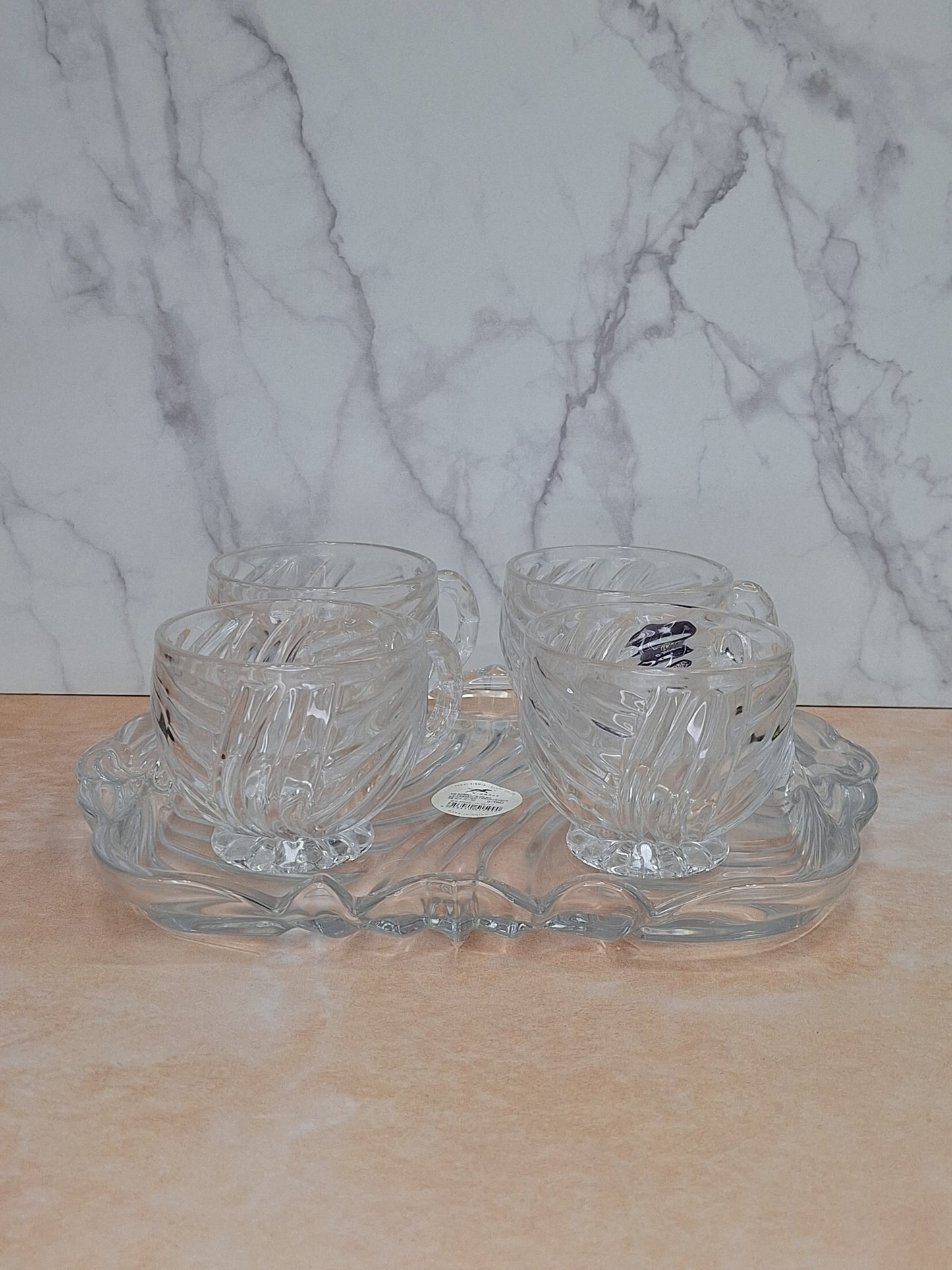 Set de 4 Tazas con Bandeja